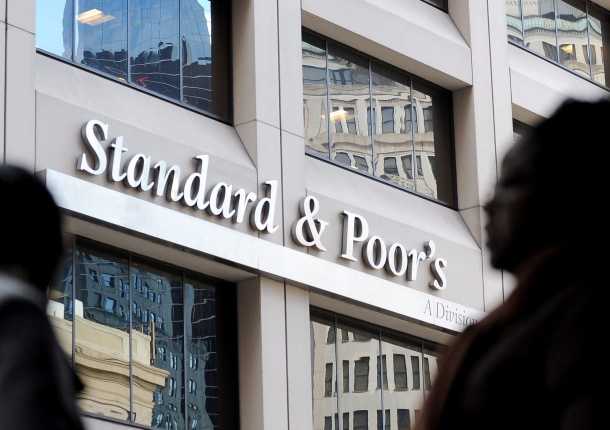 S&P: Η Ελλάδα δεν έχει ξεπεράσει τον μεγάλο κίνδυνο