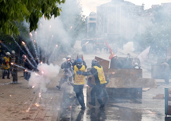 Με δακρυγόνα «υποδέχτηκαν» την Πρωτομαγιά στη Τουρκία