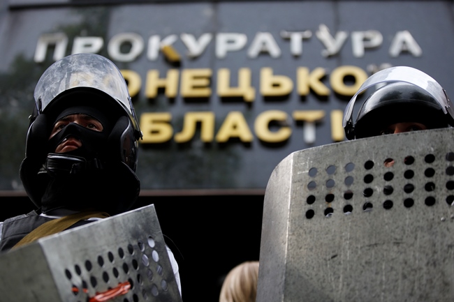 Φιλορώσοι κατέλαβαν την έδρα της εισαγγελίας στο Ντονέτσκ