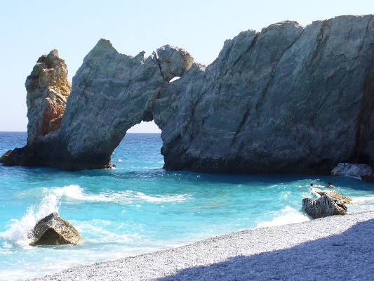 Αυτό είναι το ελληνικό νησί που προτιμούν οι Rolling Stones για τις διακοπές τους