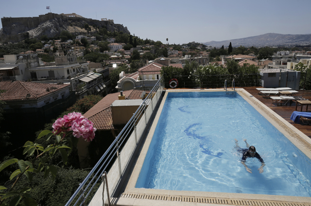 Τι απαντούν οι ξενοδόχοι της Αθήνας για την ακρίβεια
