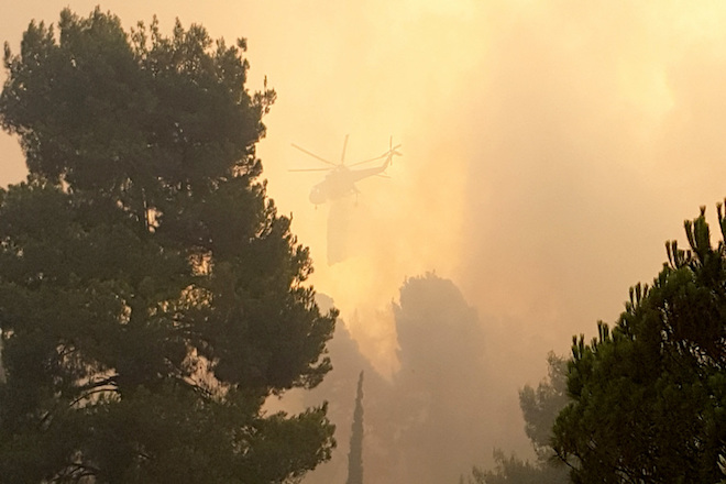 Ανεξέλεγκτη η μεγάλη πυρκαγιά στην Εύβοια – Εκκενώθηκαν προληπτικά οικισμοί