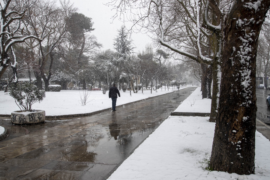 Βροχές και παγετός σήμερα – Χιόνια σε Πάρνηθα και Πεντέλη. Κλειστή η Λ. Πάρνηθος