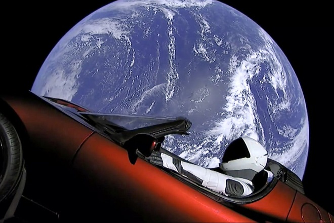 Πόσο πιθανό είναι να πέσει στη Γη το Tesla Roaster;