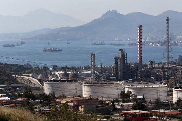 Στροφή στις εξαγωγές από τα ελληνικά διυλιστήρια