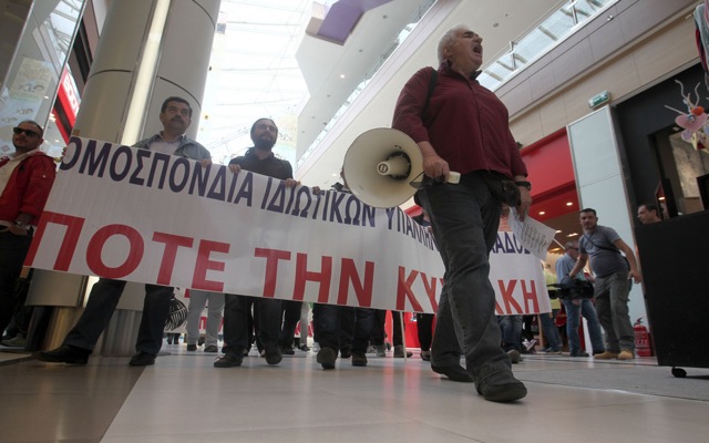 «Ποτέ την Κυριακή» επιμένουν έμποροι και καταστηματάρχες