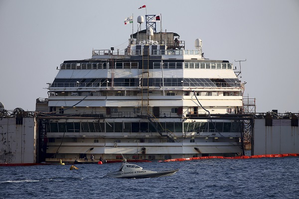 Ανατριχιαστικές φωτογραφίες: Μέσα στο Costa Concordia