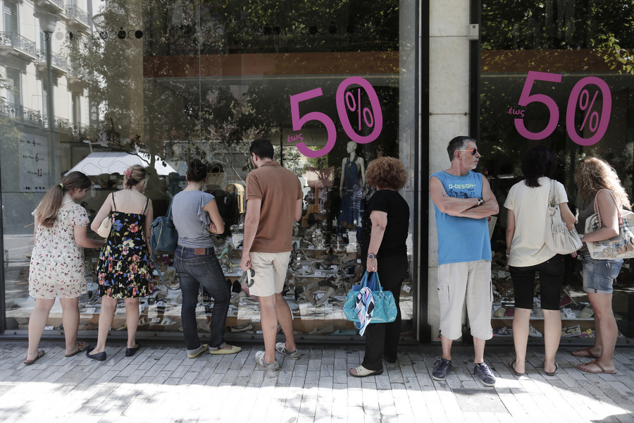 «Την Κυριακή οι παραλίες κέρδισαν τις εκπτώσεις»