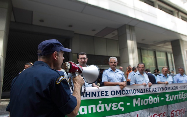 Τροπολογία 20 βουλευτών για τους ένστολους στο παρά πέντε