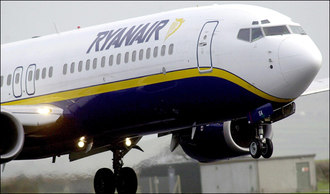 Η Ryanair αγοράζει 100 αεροπλάνα από την Boeing