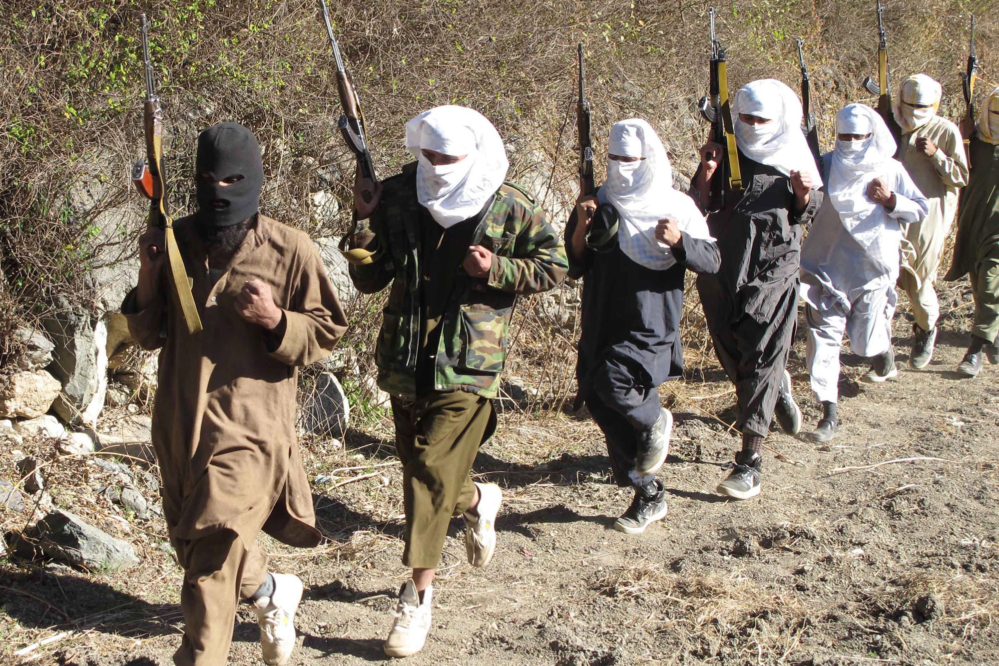 Δυνάμεις πιστές στον πρώην αντιπρόεδρο του Αφγανιστάν μάχονται τους Ταλιμπάν