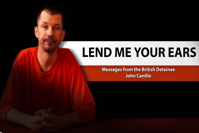 Το Ισλαμικό Κράτος «ξαναχτυπά» με νέο βίντεο Βρετανού αιχμαλώτου