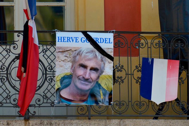 Αίσθημα εθνικής ενότητας στη Γαλλία μετά τον αποκεφαλισμό του Ερβέ Γκουρντέλ