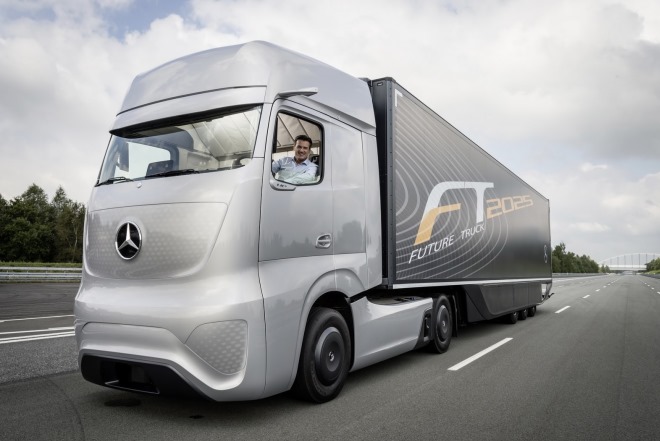 Η Mercedes παρουσιάζει το φορτηγό χωρίς οδηγό