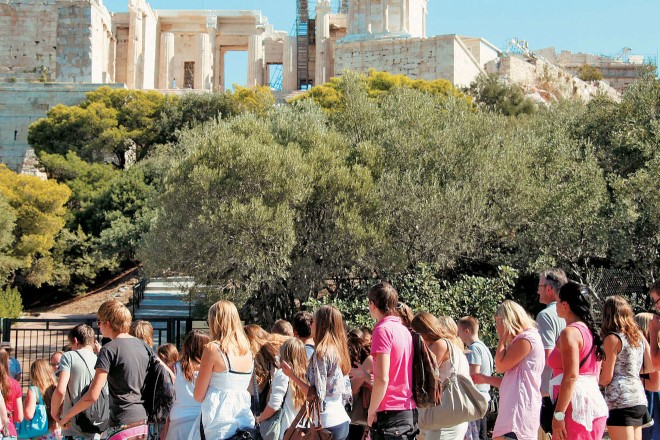 Αθήνα: Οι περισσότεροι τουρίστες αυξάνουν τα έσοδα
