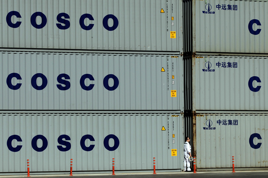 Η χρεοκοπία που έκανε χαρούμενη την Cosco