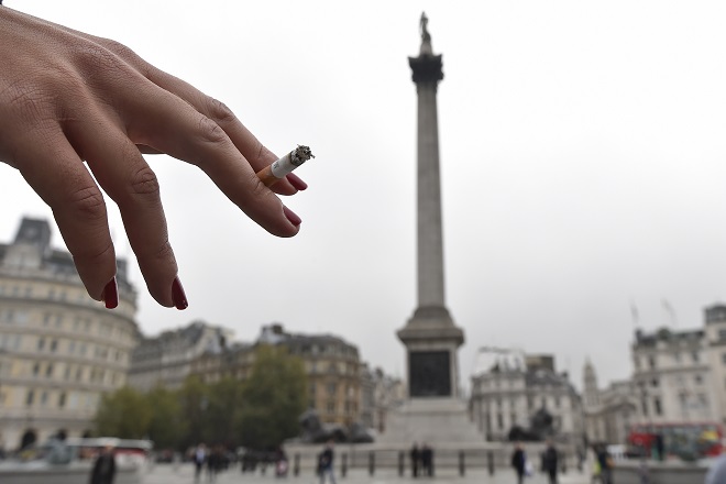 Τέλος το κάπνισμα στις πλατείες και τα πάρκα του Λονδίνου;