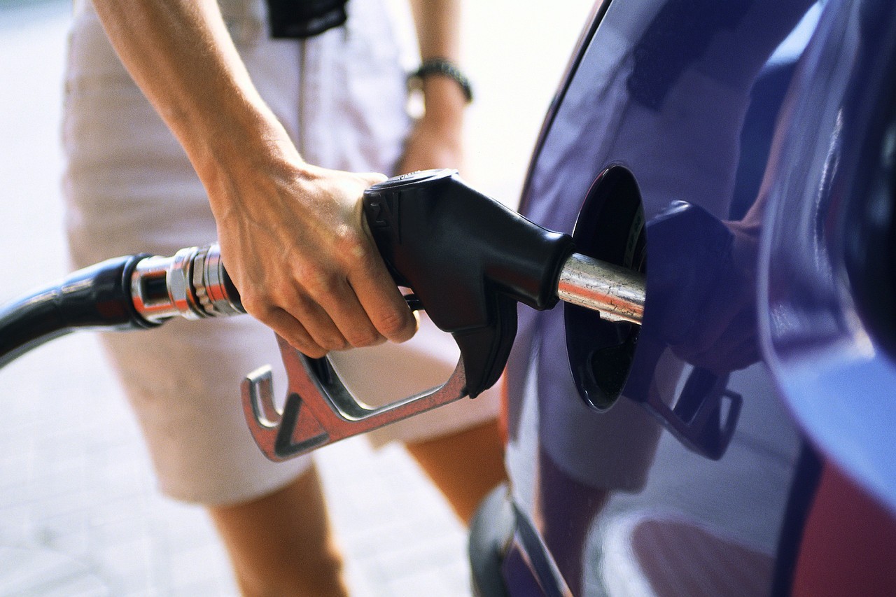 Fuel Pass 2: Από τέλη Ιουλίου η πλατφόρμα – Έως 45.000 ευρώ εισόδημα για την επιδότηση στα καύσιμα
