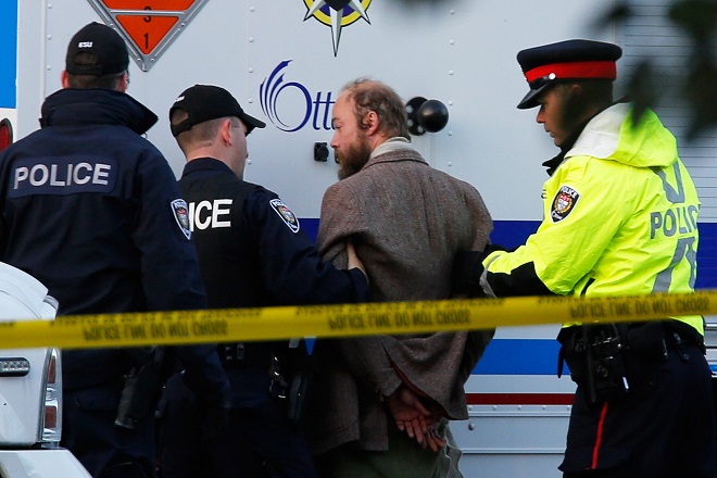 Βίντεο: Με το «δάχτυλο στη σκανδάλη» η αστυνομία του Καναδά