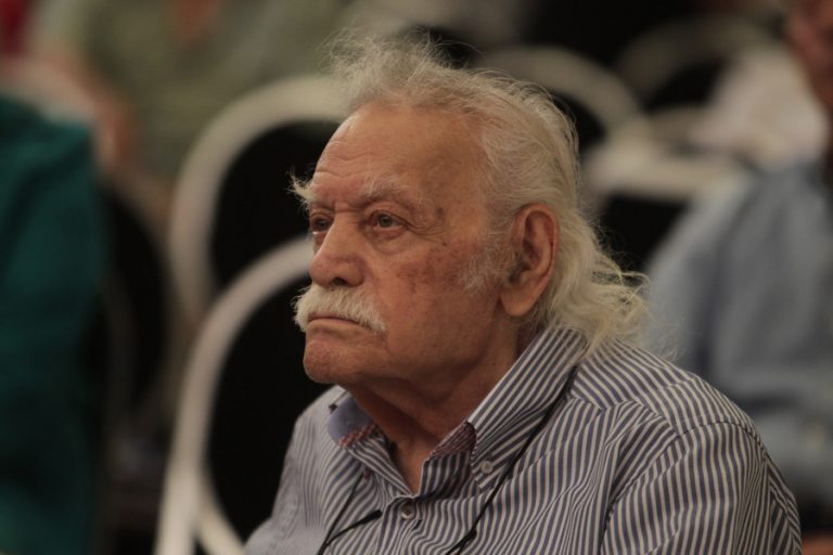 Έφυγε από τη ζωή ο Μανώλης Γλέζος
