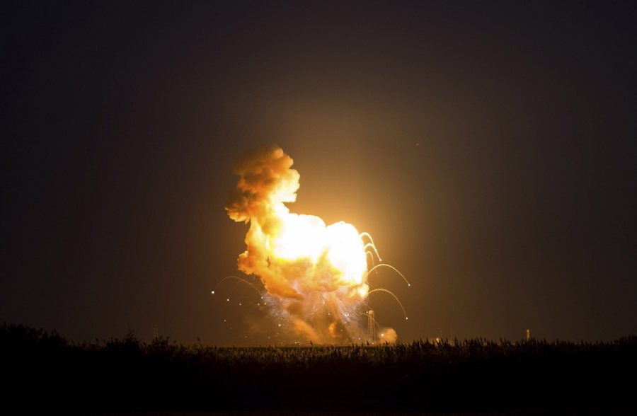 Βίντεο: Εξερράγη πύραυλος της NASA αμέσως μετά την εκτόξευση