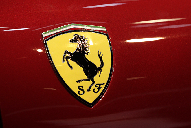 Η Ferrari «γκαζώνει» για τη Wall Street