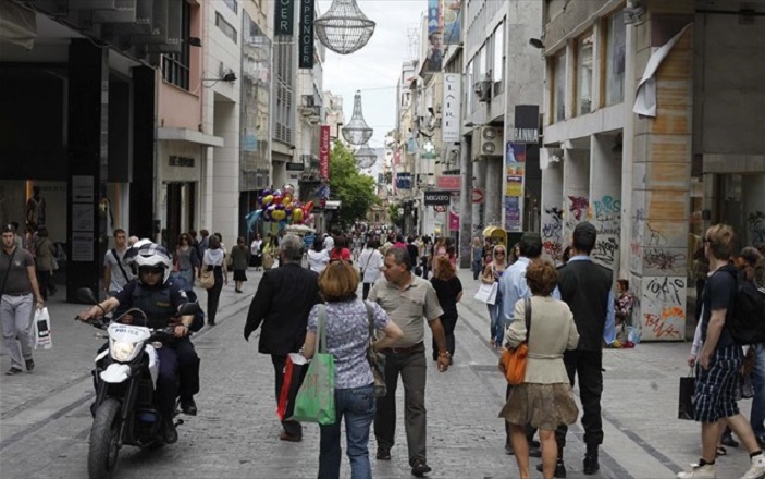 Λιγότερο απαισιόδοξοι από πέρυσι οι Έλληνες καταναλωτές