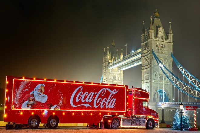 Το φορτηγό της Coca-Cola ξεκινάει το ταξίδι του
