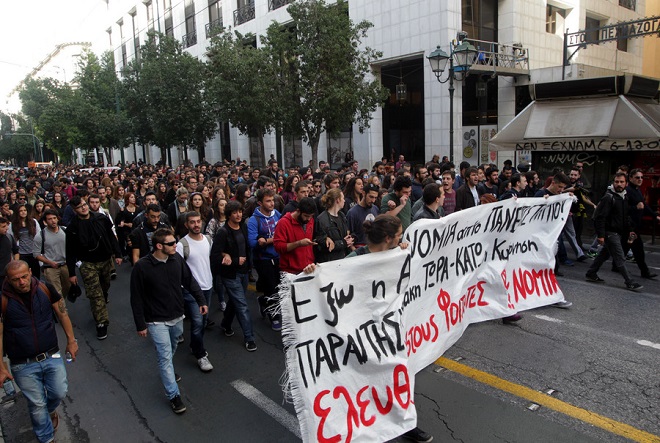 Οξεία αντιπαράθεση στη Βουλή για τα επεισόδια στη Νομική