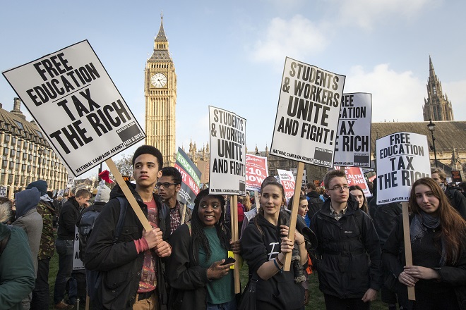 Ταραχές στις φοιτητικές διαδηλώσεις στο κέντρο του Λονδίνου