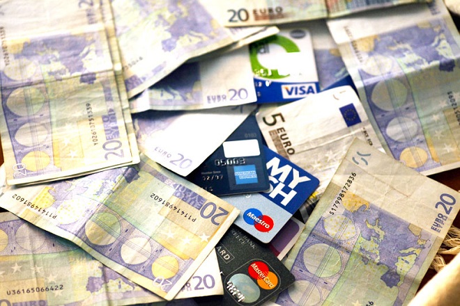 Πιέσεις των οργανώσεων καταναλωτών για άμεση λύση στα «κόκκινα» στεγαστικά δάνεια
