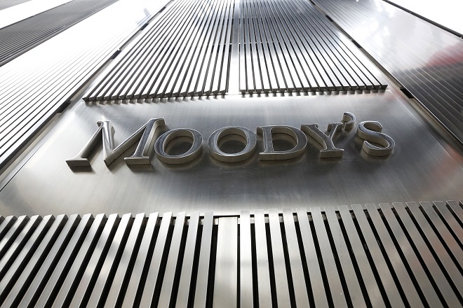 Η Moody’s απειλεί με υποβάθμιση την Ελλάδα