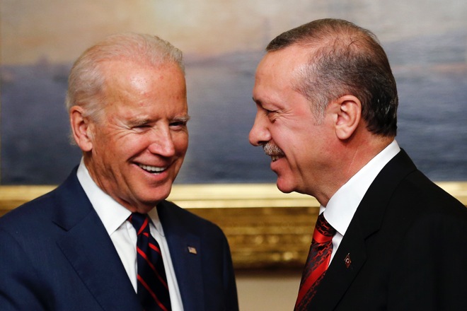 Παραμένει το «ψυχρό» κλίμα στις σχέσεις ΗΠΑ-Τουρκίας παρά την επίσκεψη Μπάιντεν