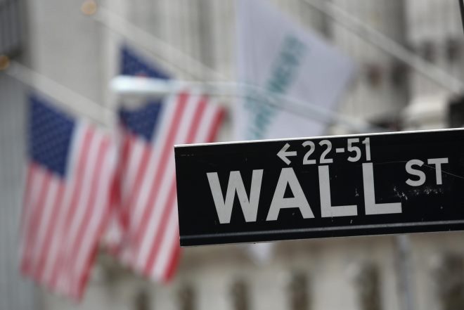 Η Wall Street λέει ότι το χρηματιστήριο θα ανέβει φέτος – μην την πιστεύετε!