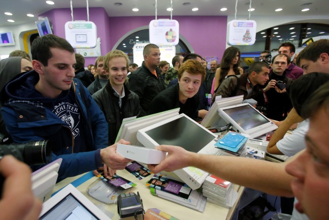 H Apple σταματάει τις διαδικτυακές πωλήσεις στη Ρωσία