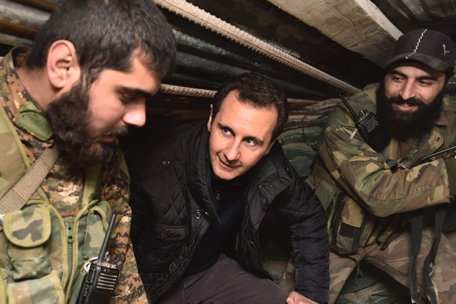 Πρωτοχρονιάτικη εμφάνιση του Άσαντ – 76.021 νεκροί το 2014 από τον πόλεμο στη Συρία