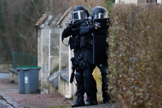Έκτακτο: Νεκροί οι ένοπλοι που κρατούσαν ομήρους σε εκκλησία στη Γαλλία