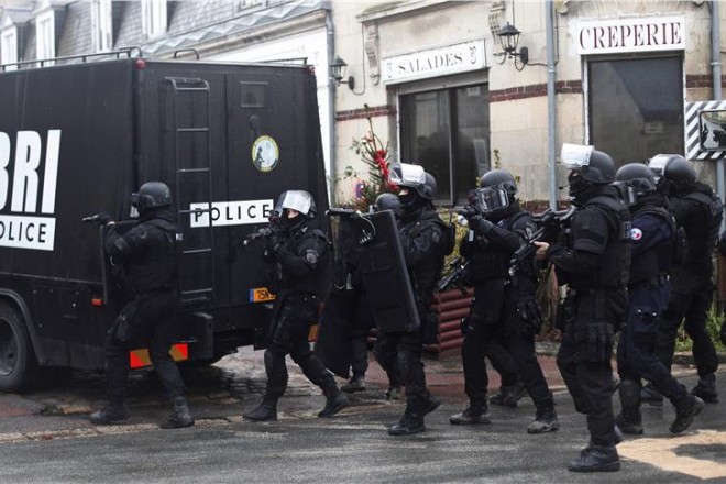 Παρίσι: Διπλή έφοδος στα μέτωπα ομηρίας – Νεκροί οι δράστες και τέσσερις πολίτες (βίντεο)