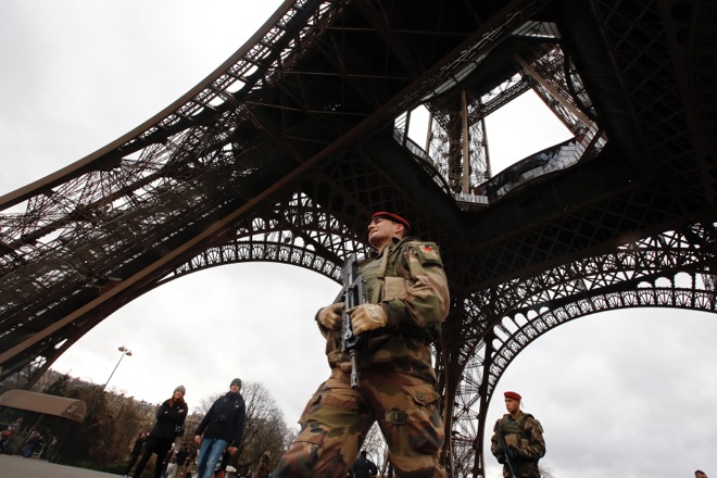 Σε «συναγερμό» το Παρίσι για τη μεγάλη διαδήλωση κατά της τρομοκρατίας