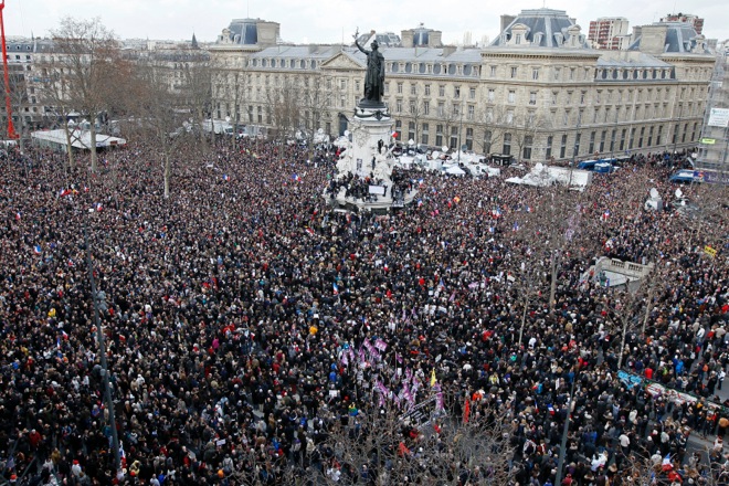 Live video: «Je Suis Charlie» για δεκάδες χιλιάδες πολίτες στο Παρίσι