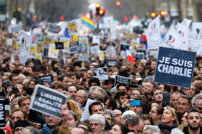 Μεγαλειώδης η «δημοκρατική πορεία» στο Παρίσι – Δείτε φωτογραφίες και βίντεο
