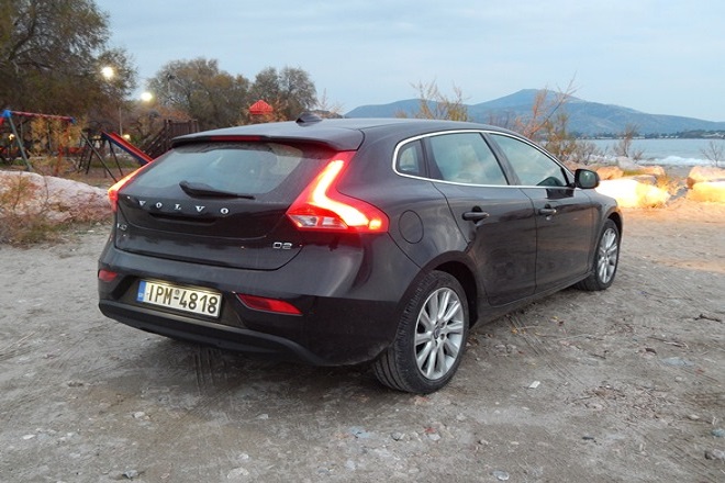 Volvo V40 D2: Με οδηγό την ασφάλεια