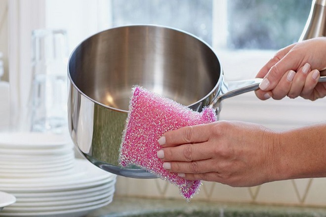 Περίεργα: Πώς πλένουν τα πιάτα τους οι πλούσιοι!