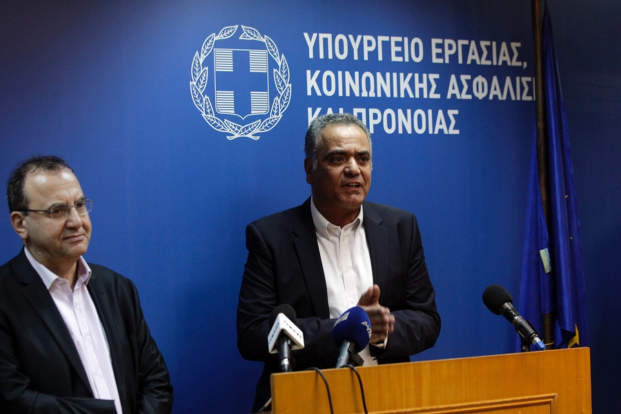 Ο Σκουρλέτης απέσυρε την τροπολογία δόμησης σε οικόπεδα τεσσάρων στρεμμάτων και άνω