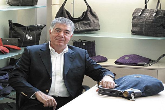 ΚΕΜ: Τριάντα χρόνια «αρχηγός» στις ελληνικές τσάντες