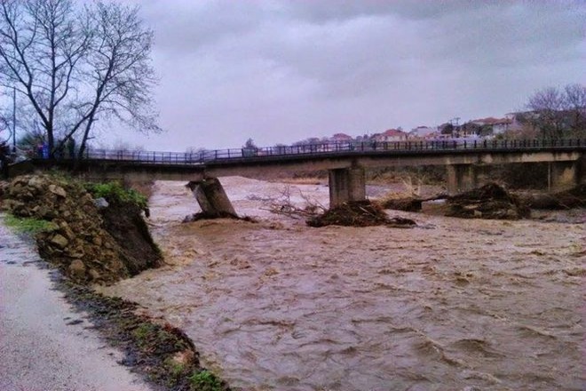 Σε κατάσταση συναγερμού η χώρα λόγω της κακοκαιρίας – Έκτακτη σύσκεψη υπό τον πρωθυπουργό