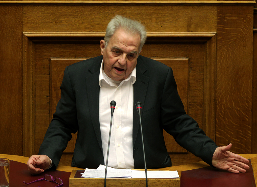 «Πρέπει όλοι οι πολιτικοί, και οι μη πολιτικοί, να φέρουν τα λεφτά τους στην Ελλάδα»