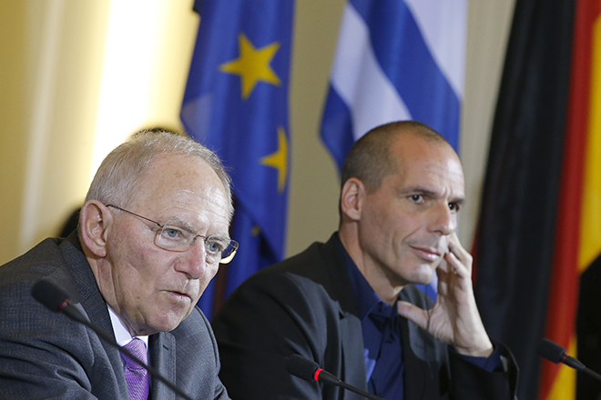 Βαρουφάκης: Ο Σόιμπλε θέλει να διώξει την Ελλάδα από το ευρώ για να εκφοβίσει τη Γαλλία
