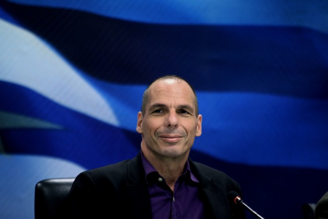 Bloomberg: Γιατί γελάει ο Βαρουφάκης;