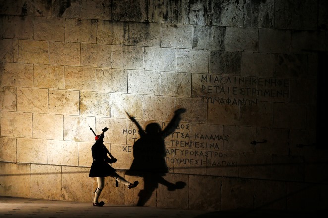Επανέρχονται τα σενάρια χρεοκοπίας για την Ελλάδα